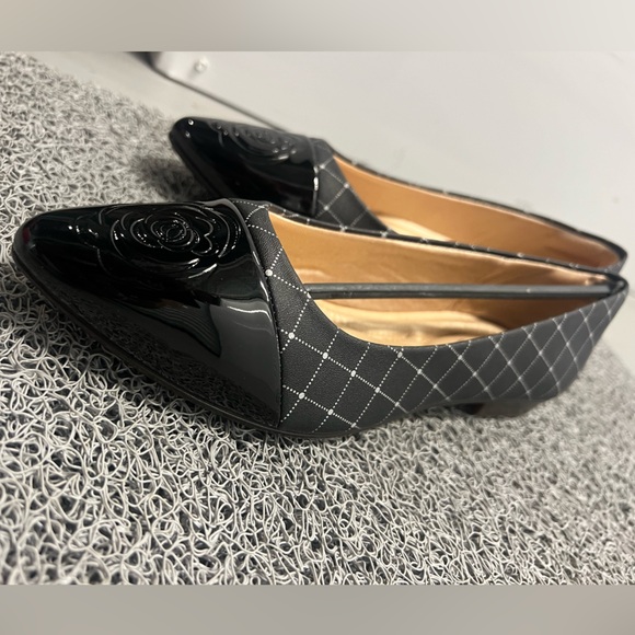 Lady Shoes - Picture 1 of 4